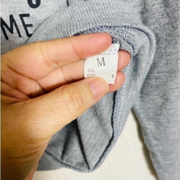 Schitts Creek "Free Hugs, Just Kidding Don't Touch Me" Sweatshirt Size: M - Picture 4 of 7